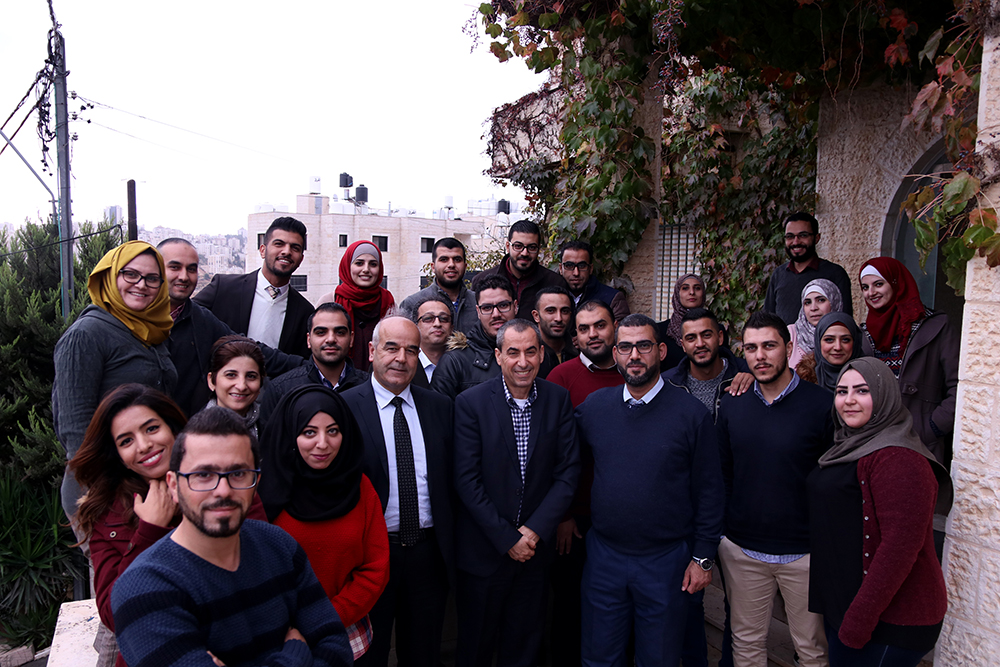 رئيس مجلس إدارة مؤسسة فاتن يشيد بجهود موظفيها وإنجازاتهم
