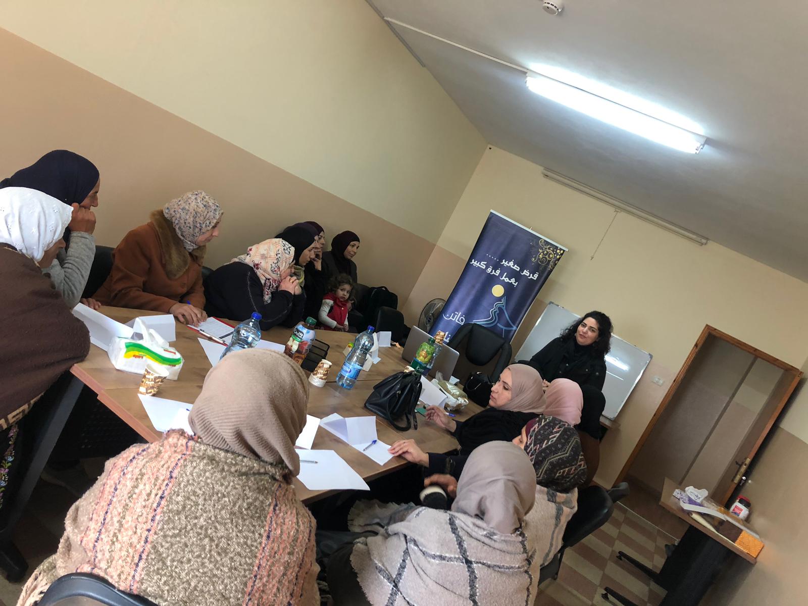 مؤسسة فاتن تنفذ دورة " التثقيف المالي " لصاحبات المشاريع الصغيرة في الخليل